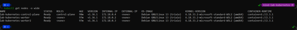 Saída do kubectl get nodes com os três nós do cluster lab-kubernetes em estado Ready na versão v1.36.1